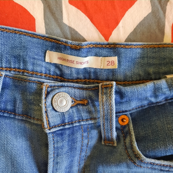 Levi's high rise distressed shorts 28 - Picture 3 of 10